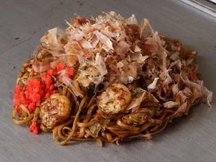 もちもち食感が自慢。生麺をゆがいて焼き上げる『焼そば』