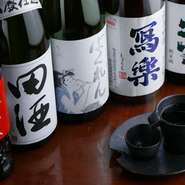 全国より仕入れた日本酒は、酒通も唸る銘柄揃い。しぼりたて特有の新鮮な味と香りが楽しめ、飲み口抜群です。料理に合う日本酒選びに迷ったらスタッフまで。ベストな一杯を提案してくれます。