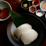 手づくりにこだわった『自慢のできたて豆腐　薬味七品ぞえ』