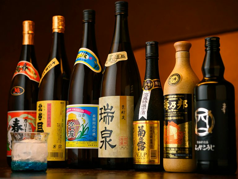 選び抜かれた古酒を中心に、20種類以上の泡盛を提供