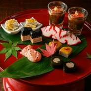 琉球王国の宮廷で饗された伝統的な逸品。王朝時代の華やかさを物語る、琉球料理の粋を集めたもてなし膳です。現代の味覚と合わせるように工夫され、古き良き琉球の味を現代に伝える役割を果たしています。