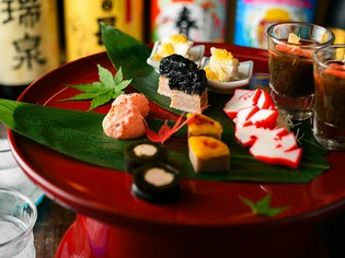 琉球王国の宮廷料理を再現している『東道盆（トゥンダーブン）』