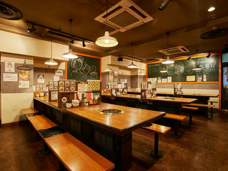 宴会はここで!広々テーブルで思う存分楽しもう