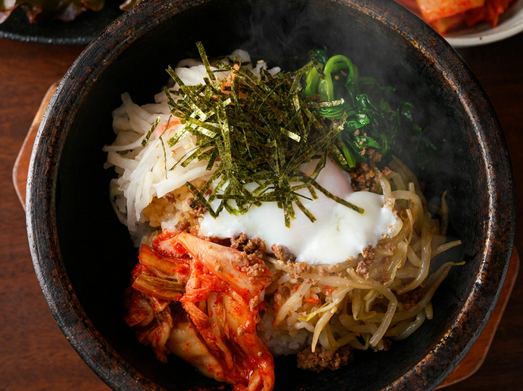 熱々の満足感、食べ応え抜群『石焼きビビンバ』