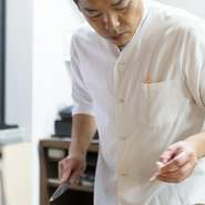 2003年、学芸大学エリアの静かな場所に居を構えて以来、多くのゲストに親しまれてきた【晴庵】。時代の流れと共に変化する街並みのなかでも、“大人が楽しめる空間”というテーマを大切にし続けています。