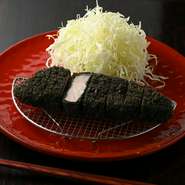 2002年創業の薩摩料理店。鹿児島の最上質肉「六白黒豚」「黒さつま鶏」を直送仕入れし、おいしさとインパクト満点のとんかつ『黒とん』や鶏刺しなどを披露。東京にいながら、鹿児島の逸品食材を堪能できます。