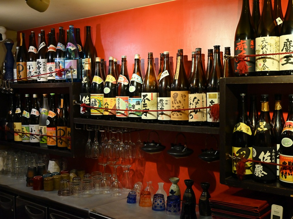 鹿児島県産を中心に約50種類もの芋焼酎をラインナップ
