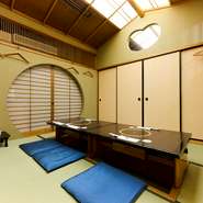 松阪牛や神戸牛など秀逸な牛肉を食べ放題で楽しめるのがコースの魅力です。飲み放題がセットになったプランもあり宴会に最適。座敷席やテーブル席などが完備されおり、20名を超える集まりにも対応可能です。