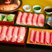 黒毛和牛を食べ放題できるのがコチラのプラン。美しいサシと濃厚な旨みを堪能できるサーロイン・リブロースとサッパリとした肉々しい旨みのある赤身肉という三つの部位を食べ比べできます。