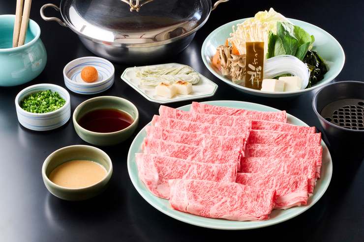 tất cả những gì bạn có thể ăn sườn bò Wagyu đen ba món thỏa thích và dịch vụ hiếu khách shabu-zen