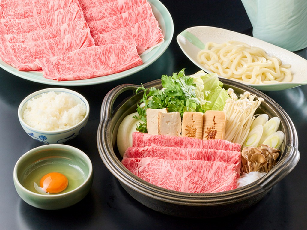 日本三大和牛の神戸牛と近江牛、その肉質はまさに芸術品と呼ぶに相応しいA5等級の最高級のお肉です。