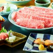 優れた肉質のみを選りすぐり、徹底した管理の下提供されるのが松阪牛・神戸牛といった秀逸な黒毛和牛。そのおいしさをより一層引き立たせてくれるのが、吟味した素材でつくる自家製のタレです。