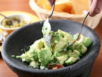 アボカド・野菜・肉！賑やかで美味しい本場のメキシカンで乾杯！