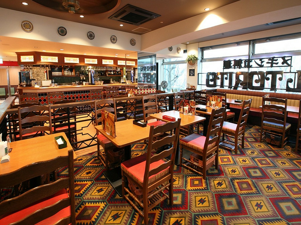 開放感のある店内は、100名様まで収容可能な広々フロア