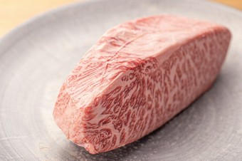上質な赤身・脂の織りなす、濃密な味わい『サーロイン』