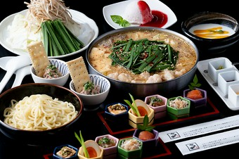 やま中創業の地、大橋にある「本店」でこだわり抜いたコース料理をご堪能ください。