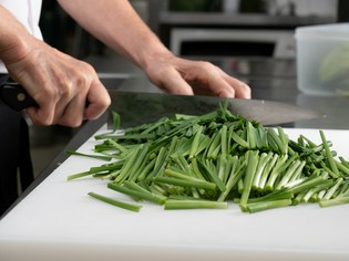 おいしさを支える食材を、一切の妥協なく厳しくチェック