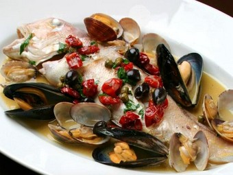 魚介の旨みを堪能できる『淡路鮮魚のアクアパッツァ』