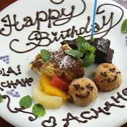 誕生日や記念日のデート、女子会でワイワイ楽しく過ごせるイタリアンダイニング。事前に予約をしておけば、メッセージプレートの用意もしてくれます。