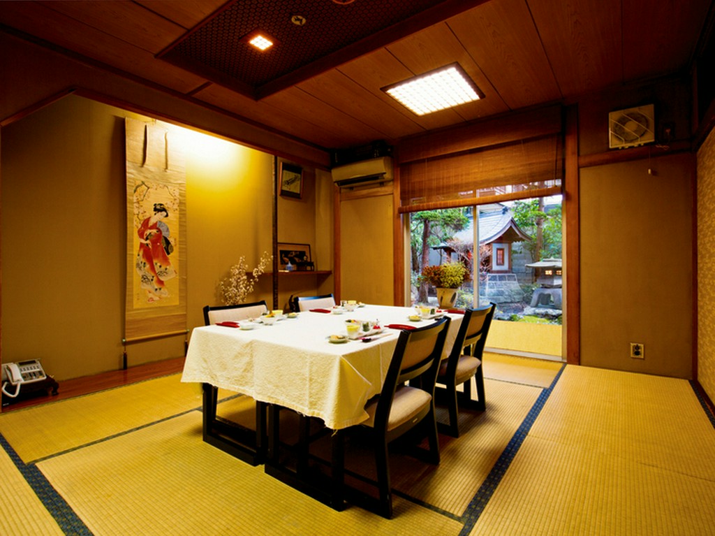 四季折々に移りゆく景色を眺めながら、おいしい料理を堪能