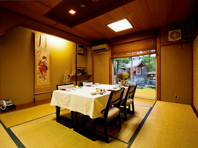 四季折々に移りゆく景色を眺めながら、おいしい料理を堪能