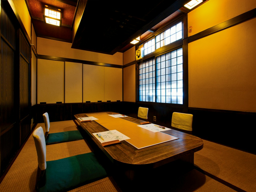 個室は、畳敷きの和室を7室完備。テーブルと椅子の利用も可能