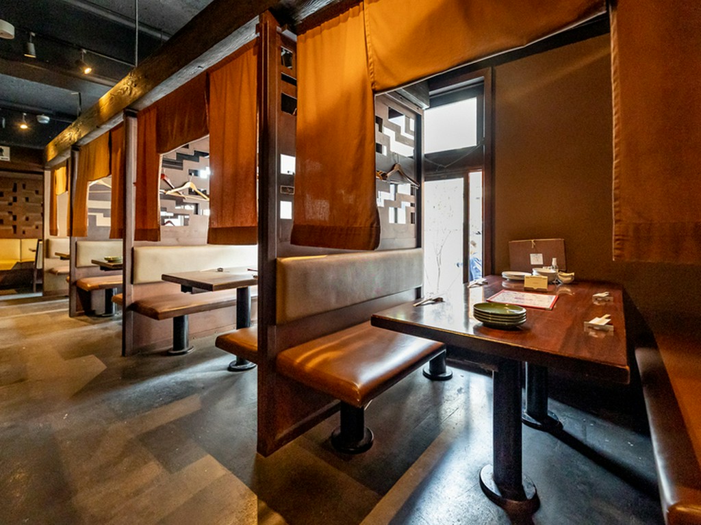 デートに利用したくなる、ウッディで温もりに満ちた店内