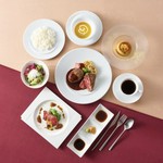 メインが近江牛100％ハンバーグとステーキのランチ限定コースです。