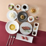 お肉料理とお魚料理のどちらかお選びいただけます
ロースステーキはフィレステーキにも変更可能な 全9品