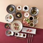 2種類のステーキとしゃぶしゃぶを一度に味わえる贅沢なコース
近江牛の魅力を凝縮した全14品