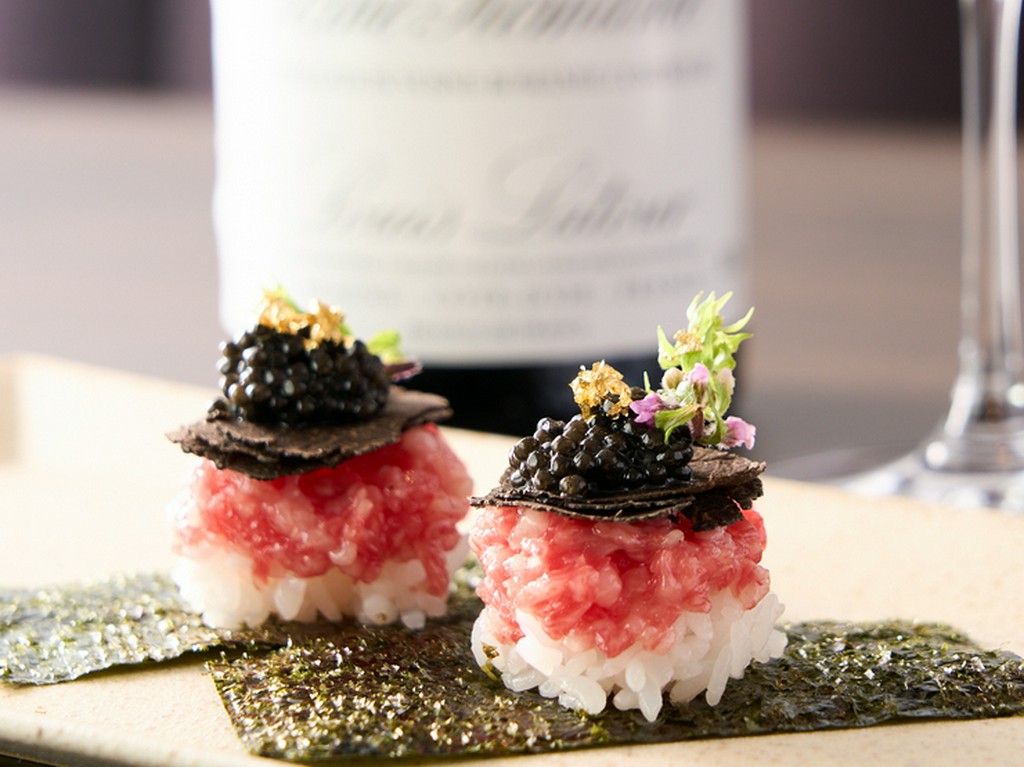 美食を彩る上質な空間で、贅を尽くした一皿を味わう