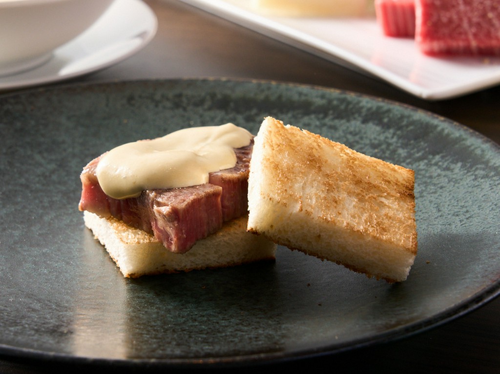 極上のスペシャリテ『シャトーブリアンステーキサンド』