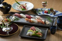 先附・前菜・凌ぎ・本日の一品・特上お任せ握り8貫・巻物・お椀・デザート
※写真はイメージです。