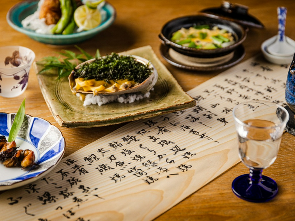 寿司と共に、趣向を凝らした一品料理も楽しめる『おまかせコース』