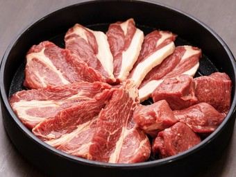お店の顔ともいえる、ラム肉盛り合わせ『大黒セット』