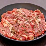 女性に人気の一品。香り高いハーブと岩塩がアクセントになった、さっぱりとした味わいが評判です。