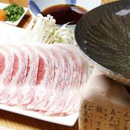 旬の食材を使った『おまかせ会席』は、食する人のペースに合わせながら提供してもらえるため、ゆったりとした時間を過ごせます。記念日だからこその特別なひとときをお届け。