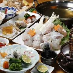 肉厚のとらふぐを、余すところなく食べられるように調理を行う『とらふぐコース』