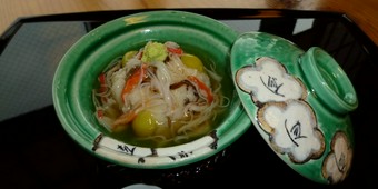 上質な甘鯛を、ほぐした蟹や銀杏の餡で包み込んだ優しい味わい『甘鯛のかぶら蒸し』