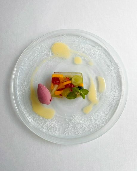 心に残る、花と料理の贈り物。特別な日を、もっと特別に