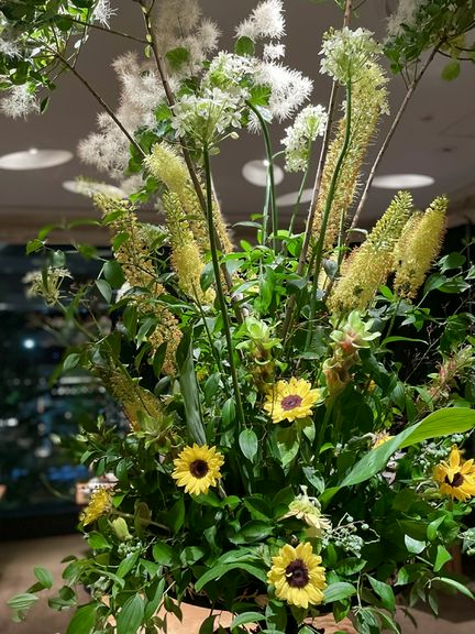 花と緑に包まれる丸の内のオアシス。季節を感じる上質な空間