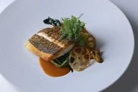 真鯛のポワレ ムール貝のサフランリゾット ソースアメリケーヌ

※魚料理または肉料理をお選びいただきます