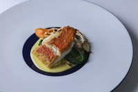 金目鯛のポワレ ムール貝のリゾット サフラン香るソースヴァンブラン