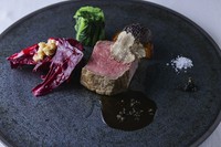 東京ビーフ フィレ肉のロティ トレビスと胡桃のアクセント ソースペリグー