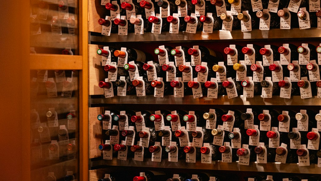 250種400本以上のワインが揃い、魅惑のマリアージュに誘う
