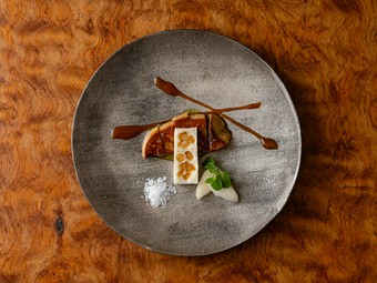 旬果実＆ソースが食材の魅力を際立てる『フォアグラの鉄板焼き』