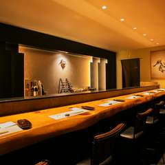 カウンター7席の静かな贅沢。上質な空間で満喫する大人の時間