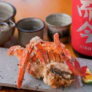 『十四代』や『飛露喜』など、全国から厳選した希少な日本酒が取り揃えられており、日本酒好きにはたまりません。普段味わえないような珍しい銘柄とともに、至福の時間を過ごせます。