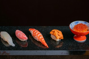 訪れるたび新たな感動が味わえる『12貫の寿司とおつまみ』