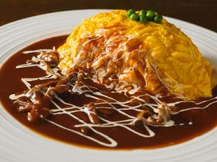 岩手県産卵『ふわとろオムライス　キノコ入りデミグラスソース』